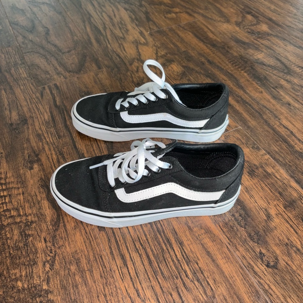Black old skool vans size 5.5